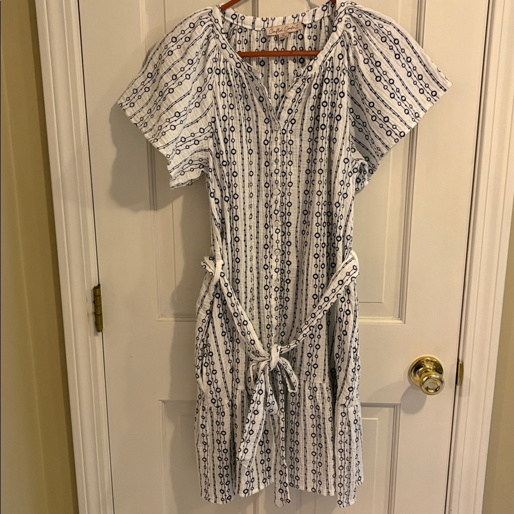 Coastal comfort White and Blue Patterned button down shirt Dress size l and xl